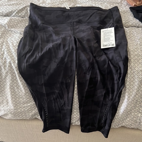 Lulu Lemon align 23 black camouflage leggings with pockets - Picture 3 of 8